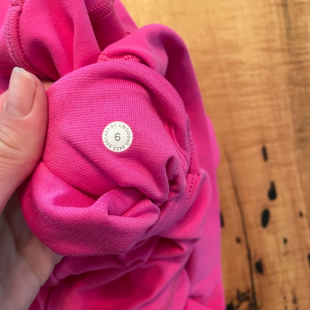 Lulu Align with pockets. Size 6.